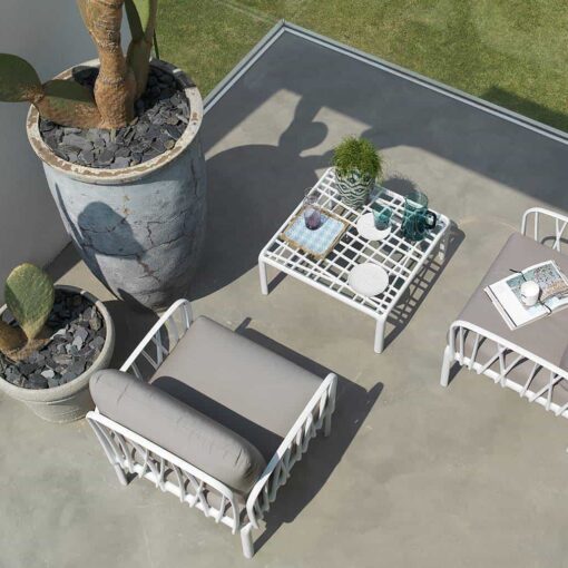 Conjunto de terraza con dos sillones y mesa baja