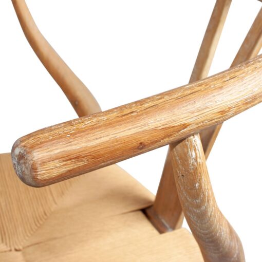 Detalle sillas wishbone color roble antiguo