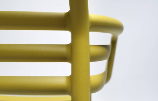 detalle silla con brazos Doga color verde pera de Nardi