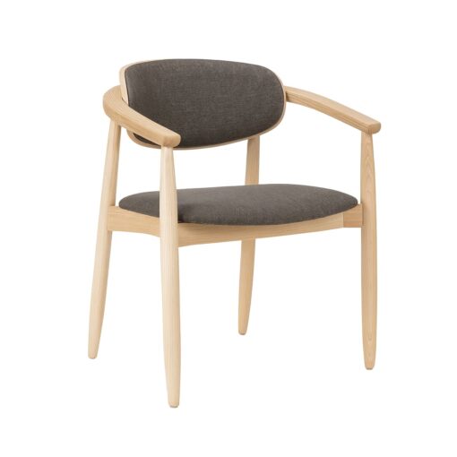 silla joanne con brazos de madera tapizada para uso interior