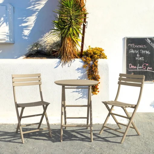 Silla HELEN plegable y mesa plegable Helen en terraza – colores variados