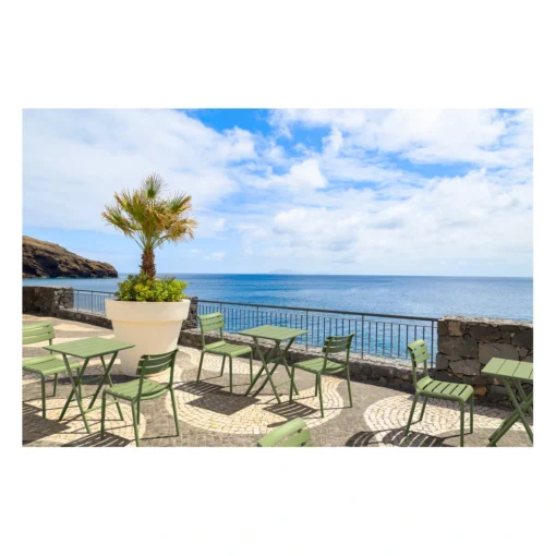 Silla Helen vista lateral - silla apilable sin brazos exterior