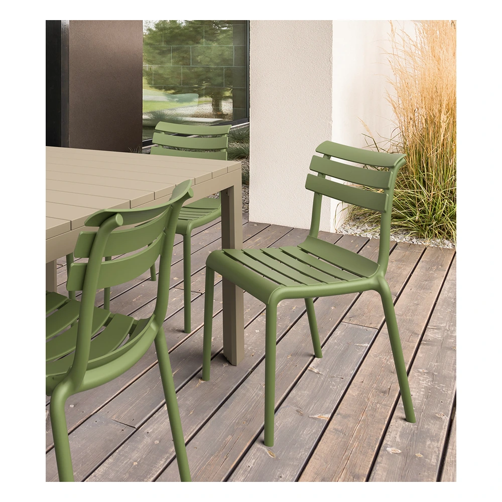 Silla Helen apilable para hostelería - terraza de restaurante