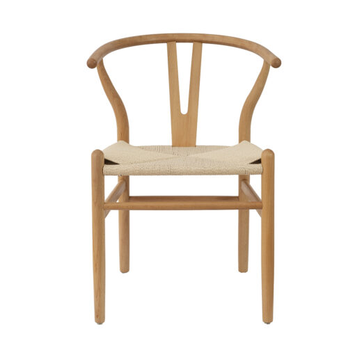 silla tipo Wishbone de madera natural y asiento de cuerda trenzada