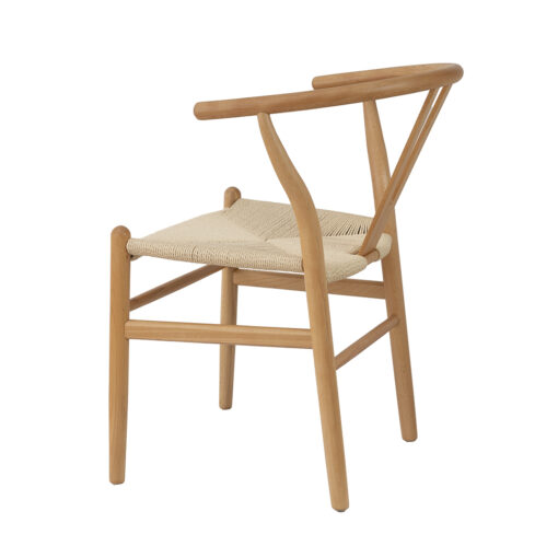 silla tipo Wishbone de madera natural y asiento de cuerda trenzada vista perfil
