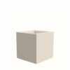 Macetero Gatsby Cubo Vondom color beige sobre fondo blanco - vista frontal