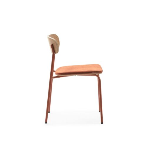 silla sin brazos adriana estructura de metal asiento tapizado y respaldo de madera para uso interior